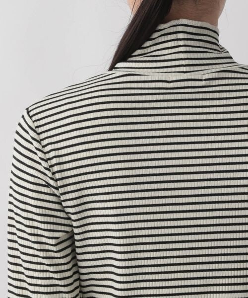 LOWRYS FARM（ローリーズファーム）の「ボーダータートル（トップス・レディース・オフホワイト05/ブラウン58/グリーン75・F）」の17枚目の写真