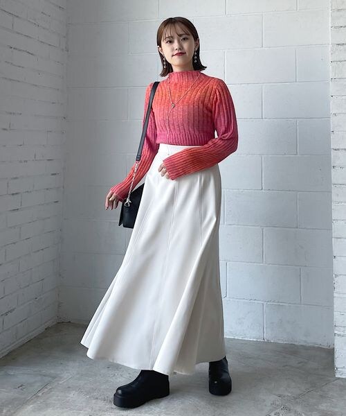 PAGEBOY（ページボーイ）の「カラーMIXタートル（トップス・レディース・ピンク系23/ブルー系89・F）」の4枚目の写真