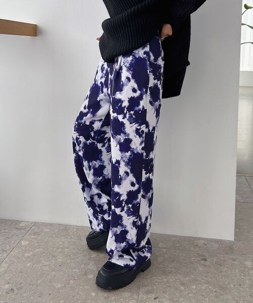 PAGEBOY（ページボーイ）の「ペイント柄パンツ（パンツ・レディース・ブラック09/パープル系92・F）」の2枚目の写真