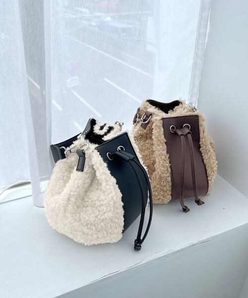 PAGEBOY（ページボーイ）の「ボアMIXバッグ（バッグ・レディース・オフホワイト05/ベージュ55・F）」の2枚目の写真