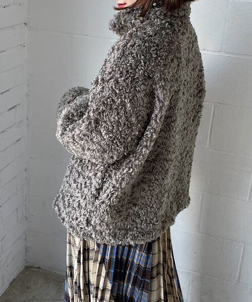 PAGEBOY（ページボーイ）の「カーリーボアブルゾン（ジャケット/アウター・レディース・オフホワイト05/ブラック09/チャコール18・F）」の17枚目の写真