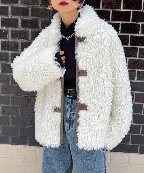 PAGEBOY（ページボーイ）の「カーリーボアブルゾン（ジャケット/アウター・レディース・オフホワイト05/ブラック09/チャコール18・F）」の4枚目の写真