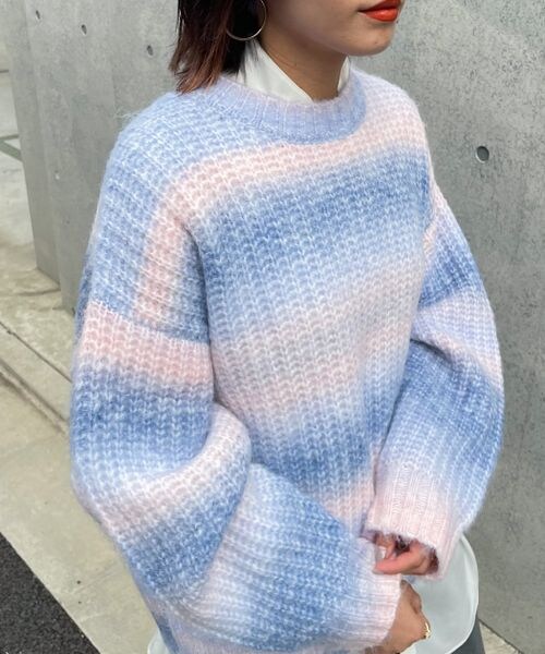 PAGEBOY（ページボーイ）の「グラデーションクルーニット（トップス・レディース・モノトーン10/グリーン系70/ブルー系80・F）」の3枚目の写真