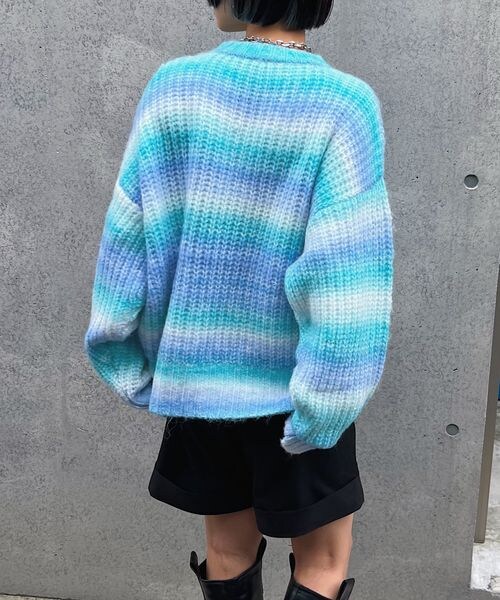 PAGEBOY（ページボーイ）の「グラデーションクルーニット（トップス・レディース・モノトーン10/グリーン系70/ブルー系80・F）」の15枚目の写真
