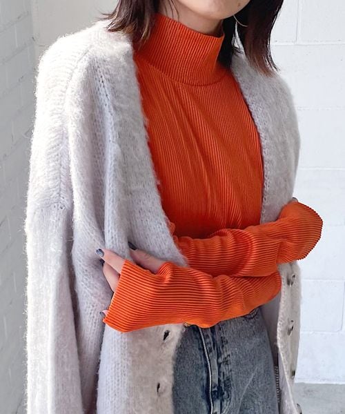 PAGEBOY（ページボーイ）の「リップルプリーツテレコタートル（トップス・レディース・オフホワイト05/ブラック09/オレンジ45/ダークブラウン58/ペールブルー89・F）」の3枚目の写真