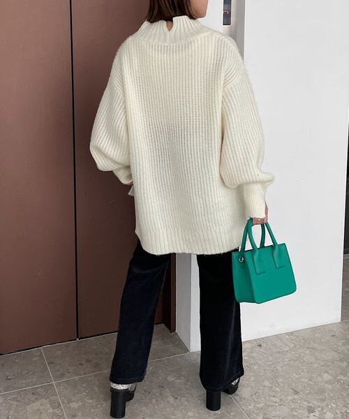 PAGEBOY（ページボーイ）の「アゼスリットタートルニット（トップス・レディース・オフホワイト05/ブラック09/オレンジ45/ベージュ55/ペールブルー89・F）」の7枚目の写真