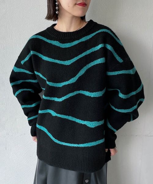 PAGEBOY（ページボーイ）の「バックオープンマーブル柄ニット（トップス・レディース・オフホワイト05/ブラック09/パープル95・F）」の2枚目の写真