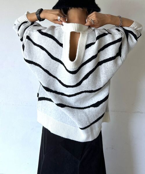 PAGEBOY（ページボーイ）の「バックオープンマーブル柄ニット（トップス・レディース・オフホワイト05/ブラック09/パープル95・F）」の5枚目の写真