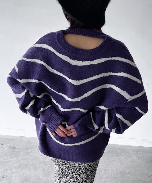 PAGEBOY（ページボーイ）の「バックオープンマーブル柄ニット（トップス・レディース・オフホワイト05/ブラック09/パープル95・F）」の3枚目の写真