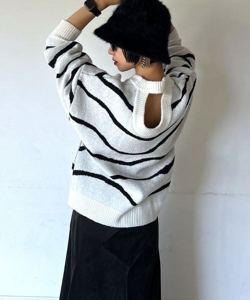 PAGEBOY（ページボーイ）の「バックオープンマーブル柄ニット（トップス・レディース・オフホワイト05/ブラック09/パープル95・F）」の7枚目の写真