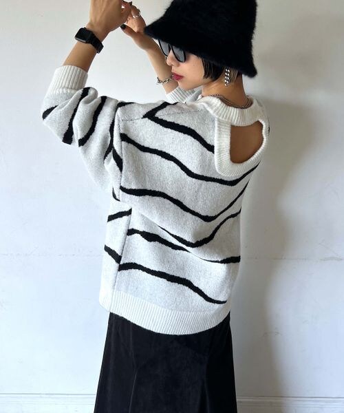 PAGEBOY（ページボーイ）の「バックオープンマーブル柄ニット（トップス・レディース・オフホワイト05/ブラック09/パープル95・F）」の4枚目の写真