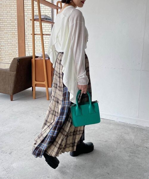 PAGEBOY（ページボーイ）の「シアーフレアニット（トップス・レディース・オフホワイト05/ブラック09/ピーコック84・F）」の9枚目の写真