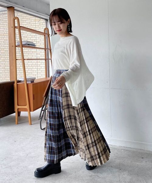 PAGEBOY（ページボーイ）の「シアーフレアニット（トップス・レディース・オフホワイト05/ブラック09/ピーコック84・F）」の10枚目の写真