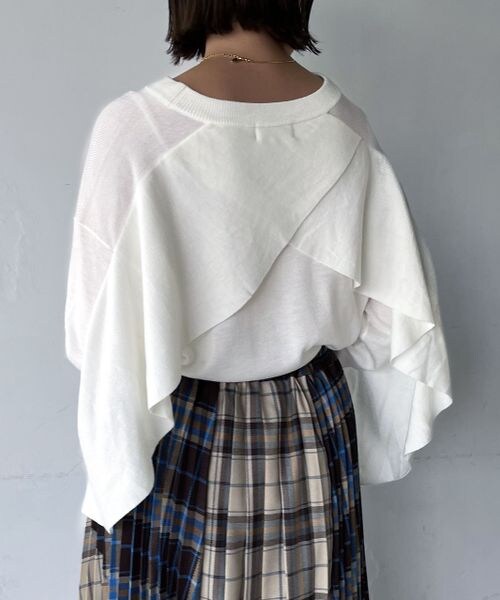 PAGEBOY（ページボーイ）の「シアーフレアニット（トップス・レディース・オフホワイト05/ブラック09/ピーコック84・F）」の4枚目の写真