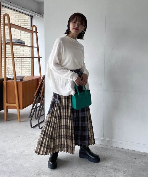 PAGEBOY（ページボーイ）の「シアーフレアニット（トップス・レディース・オフホワイト05/ブラック09/ピーコック84・F）」の8枚目の写真