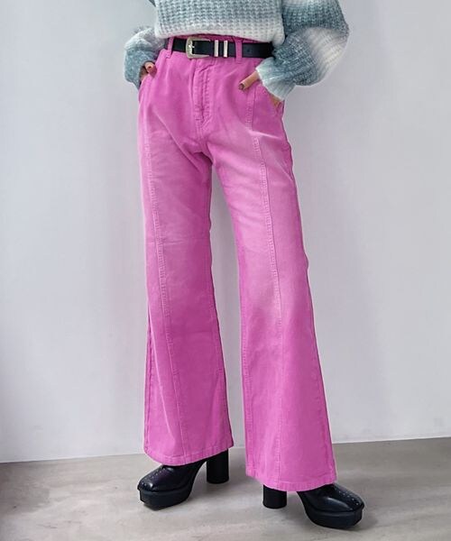 PAGEBOY（ページボーイ）の「コールテンフレアパンツ（パンツ・レディース・オフホワイト05/チャコール18/モーブ23/ブルー82・S/M/L）」の3枚目の写真