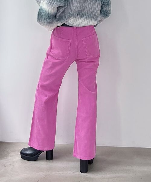 PAGEBOY（ページボーイ）の「コールテンフレアパンツ（パンツ・レディース・オフホワイト05/チャコール18/モーブ23/ブルー82・S/M/L）」の12枚目の写真