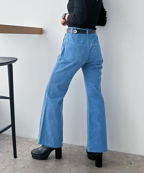 PAGEBOY（ページボーイ）の「コールテンフレアパンツ（パンツ・レディース・オフホワイト05/チャコール18/モーブ23/ブルー82・S/M/L）」の16枚目の写真