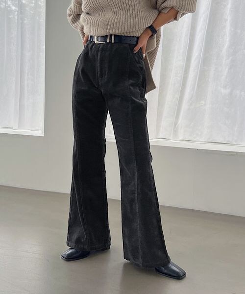 PAGEBOY（ページボーイ）の「コールテンフレアパンツ（パンツ・レディース・オフホワイト05/チャコール18/モーブ23/ブルー82・S/M/L）」の2枚目の写真