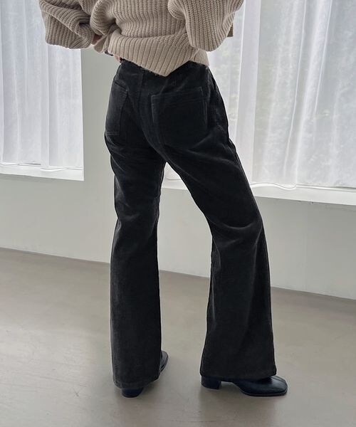 PAGEBOY（ページボーイ）の「コールテンフレアパンツ（パンツ・レディース・オフホワイト05/チャコール18/モーブ23/ブルー82・S/M/L）」の9枚目の写真