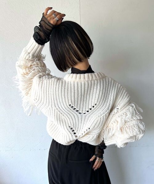 PAGEBOY（ページボーイ）の「フリンジショートカーディガン（トップス・レディース・オフホワイト05/ブラック09/チェリー35・F）」の6枚目の写真