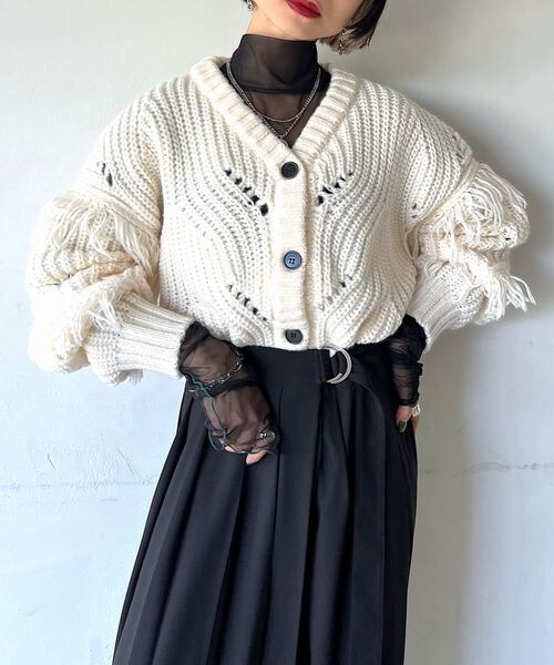 PAGEBOY（ページボーイ）の「フリンジショートカーディガン（トップス・レディース・オフホワイト05/ブラック09/チェリー35・F）」の4枚目の写真