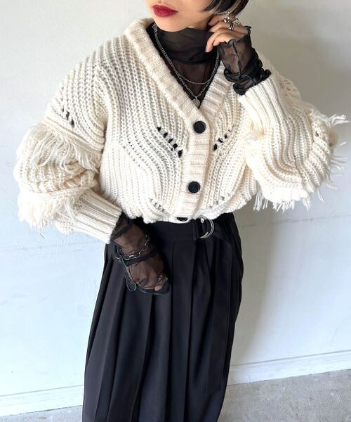 PAGEBOY（ページボーイ）の「フリンジショートカーディガン（トップス・レディース・オフホワイト05/ブラック09/チェリー35・F）」の5枚目の写真