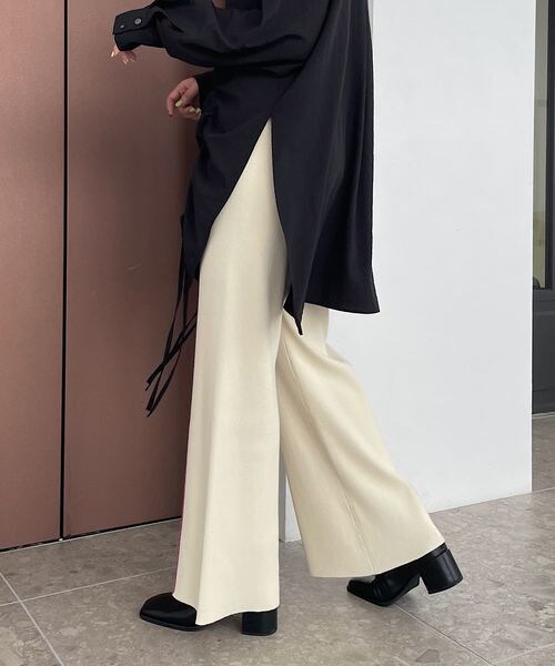 PAGEBOY（ページボーイ）の「カラーラインニットフレアパンツ（パンツ・レディース・オフホワイト05/ブラック09・F）」の6枚目の写真