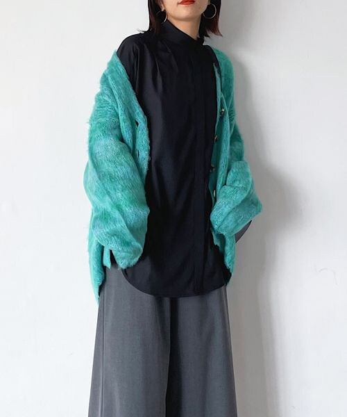 PAGEBOY（ページボーイ）の「ハイネックチュニックブラウス（トップス・レディース・オフホワイト05/ブラック09/ターコイズ76・F）」の2枚目の写真