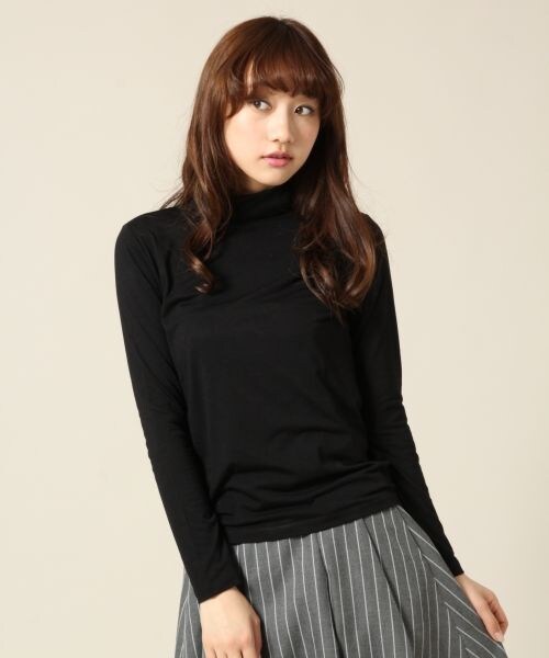 LOWRYS FARM（ローリーズファーム）の「ベアタートルネックロングスリーブ（トップス・レディース・オフ/ブラック/ブラック×ボーダー/グレー/ブラウン×ボーダー・Ｍ/Ｌ）」の2枚目の写真