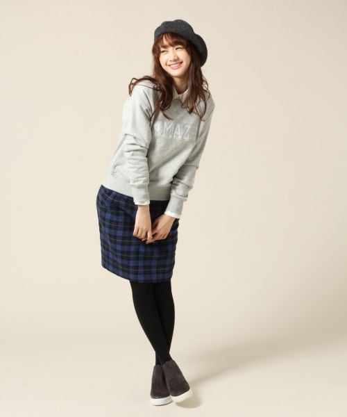 LOWRYS FARM（ローリーズファーム）の「スウェットロゴプルオーバーロングスリーブ３（トップス・レディース・オフ/グレー/サックス・Ｍ/Ｌ）」の6枚目の写真