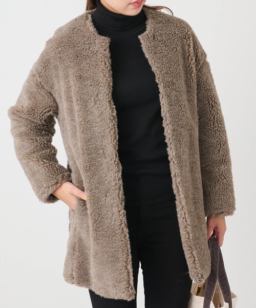 OUVRAGE CLASSE（ウヴラージュクラス）の「【TICCA】 ウールファーノーカラーコート（ノーカラージャケット・レディース・ベージュ/モカ・FREE）」の2枚目の写真