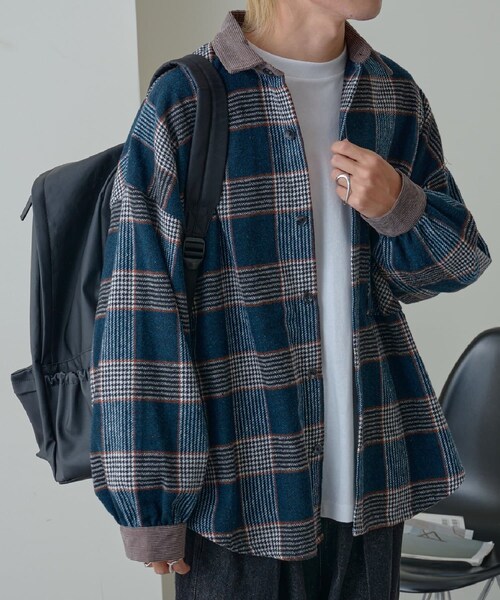 COLONY 2139（コロニートゥーワンスリーナイン）の「先染めチェック衿コーデュロイBIGシャツ（シャツ/ブラウス・メンズ・グレー/ブルー・M/L）」の2枚目の写真