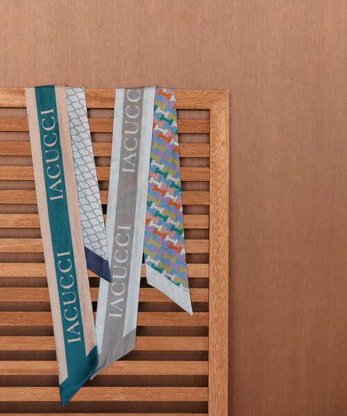 IACUCCI(イアクッチ)の「モノグランマ シャルパ COTTON/SILK(バンダナ/スカーフ・レディース・カラーなし/アイボリー・FREE)」の2枚目の写真