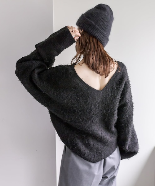 mystic（ミスティック）の「ウール混クルーVニット（ニット/セーター・レディース・ベージュ/ブルー/レッド/ブラック・F）」の2枚目の写真