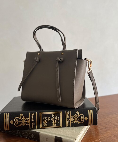 Chez toi(シェトワ)の「マイクロショルダーBAG(ショルダーバッグ・レディース・ライトグレー/モカ/マスタード/ブラック・FREE)」の2枚目の写真