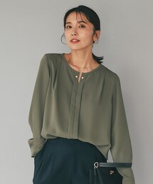 RIVE DROITE（リヴドロワ）の「【オフィススタイルにも相性◎】フロントサークルパーツブラウス（シャツ/ブラウス）」