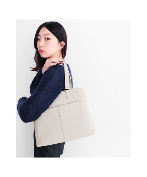 KBF(ケイビーエフ)の「KBF+ マルチポケットボストンBAG(バッグ・レディース・Gray/White/Black・one)」の7枚目の写真