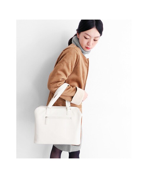 KBF(ケイビーエフ)の「KBF+ マルチポケットボストンBAG(バッグ・レディース・Gray/White/Black・one)」の5枚目の写真