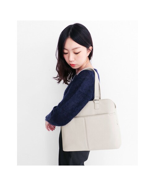 KBF(ケイビーエフ)の「KBF+ マルチポケットボストンBAG(バッグ・レディース・Gray/White/Black・one)」の8枚目の写真