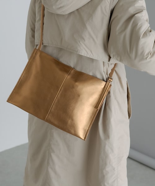 ear PAPILLONNER（イアパピヨネ）の「ぺったんショルダーバッグ