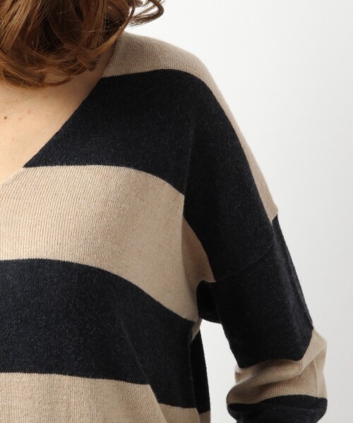 Heather(ヘザー)の「12GVネックニットプルオーバー(トップス・レディース・オフホワイト/ホワイト×ブラック/ベージュ×ダークネイビー/グリーン・FREE)」の8枚目の写真