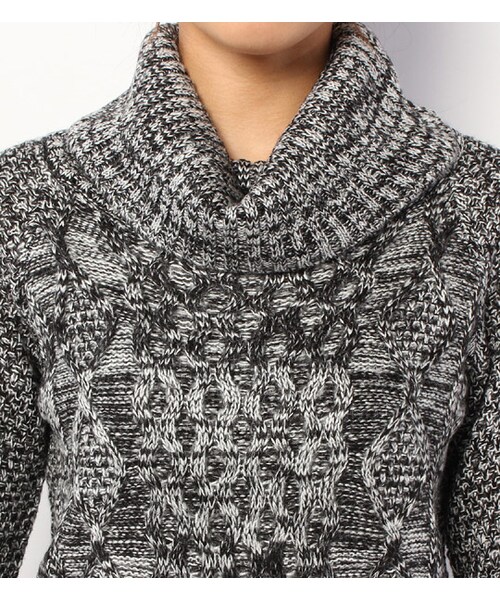 mysty woman(ミスティウーマン)の「アラン柄オフタートルニットワンピース(ワンピース/ドレス・レディース・アイボリー/ボルドー/グリーン/ブラック系・M)」の8枚目の写真