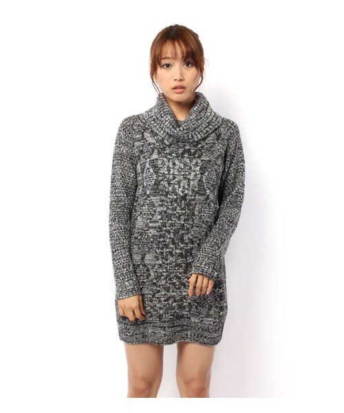 mysty woman(ミスティウーマン)の「アラン柄オフタートルニットワンピース(ワンピース/ドレス・レディース・アイボリー/ボルドー/グリーン/ブラック系・M)」の2枚目の写真