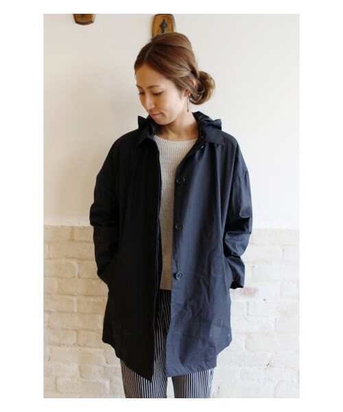 FRAMeWORK（フレームワーク）の「≪2015SS 先行予約≫ウラコーティング フードCT（その他コート・レディース・ベージュ/ネイビー・36/38）」の2枚目の写真