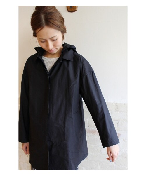 FRAMeWORK（フレームワーク）の「≪2015SS 先行予約≫ウラコーティング フードCT（その他コート・レディース・ベージュ/ネイビー・36/38）」の4枚目の写真