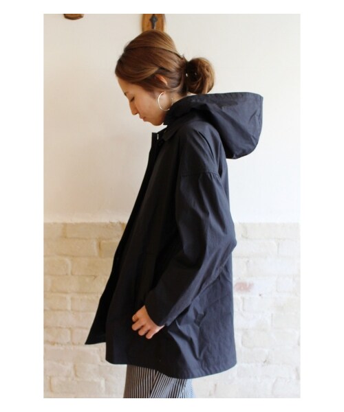 FRAMeWORK（フレームワーク）の「≪2015SS 先行予約≫ウラコーティング フードCT（その他コート・レディース・ベージュ/ネイビー・36/38）」の7枚目の写真