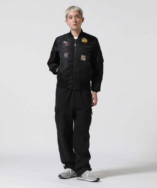 AVIREX(アヴィレックス)の「ルーズフィット スウェット カーゴパンツ / LOOSE FIT SWEAT CARGO PANT(パンツ・ブラック/グレー・M/L/XL)」の4枚目の写真