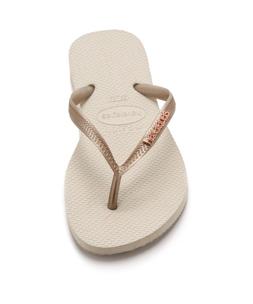 havaianas（ハワイアナス）の「Havaianas Slim Logo Metallic Flip Flops（サンダル・レディース・Beige/Black/Copper・35/36/41/42/37/38/39/40）」の6枚目の写真