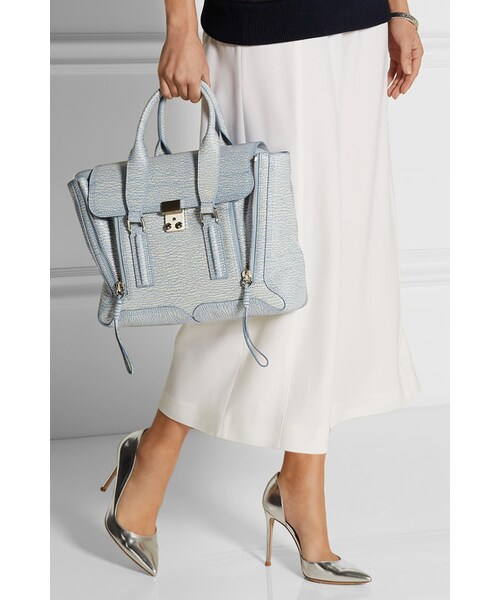 3.1 Phillip Lim（スリーワンフィリップリム）の「3.1 Phillip Lim The Pashli medium textured-leather trapeze bag（トートバッグ・レディース・Blue）」の7枚目の写真